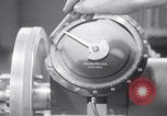 Immagine di accordo per lo sciopero automobilistico della Ford Dearborn Michigan USA, 1941, secondo 10 filmato di repertorio 65675028549