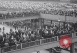 Immagine di accordo per lo sciopero automobilistico della Ford Dearborn Michigan USA, 1941, secondo 33 filmato di repertorio 65675028549
