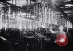 Immagine di accordo per lo sciopero automobilistico della Ford Dearborn Michigan USA, 1941, secondo 43 filmato di repertorio 65675028549