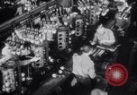 Immagine di accordo per lo sciopero automobilistico della Ford Dearborn Michigan USA, 1941, secondo 45 filmato di repertorio 65675028549