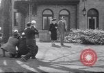 Immagine di accordo per lo sciopero automobilistico della Ford Dearborn Michigan USA, 1941, secondo 48 filmato di repertorio 65675028549