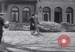 Immagine di accordo per lo sciopero automobilistico della Ford Dearborn Michigan USA, 1941, secondo 50 filmato di repertorio 65675028549