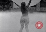Immagine di La ballerina Burlesque Sally Rand bubble dance San Diego California USA, 1935, secondo 8 filmato di repertorio 65675028558
