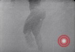 Immagine di La ballerina Burlesque Sally Rand bubble dance San Diego California USA, 1935, secondo 30 filmato di repertorio 65675028558