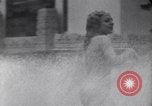 Immagine di La ballerina Burlesque Sally Rand bubble dance San Diego California USA, 1935, secondo 56 filmato di repertorio 65675028558