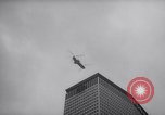 Standbild Hubschrauberlandeplatz auf dem Dach des Hochhauses New York City USA, 1964, aus Sekunde 18 historischem Filmmaterial Videoclip 65675028593