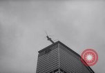 Standbild Hubschrauberlandeplatz auf dem Dach des Hochhauses New York City USA, 1964, aus Sekunde 20 historischem Filmmaterial Videoclip 65675028593