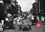 Immagine di Strada trafficata in una città India, 1953, secondo 4 filmato di repertorio 65675028598