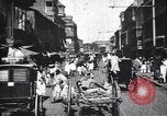 Immagine di Strada trafficata in una città India, 1953, secondo 5 filmato di repertorio 65675028598