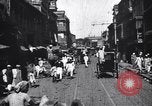 Immagine di Strada trafficata in una città India, 1953, secondo 8 filmato di repertorio 65675028598