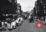 Immagine di Strada trafficata in una città India, 1953, secondo 10 filmato di repertorio 65675028598