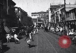 Immagine di Strada trafficata in una città India, 1953, secondo 11 filmato di repertorio 65675028598