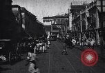 Immagine di Strada trafficata in una città India, 1953, secondo 13 filmato di repertorio 65675028598