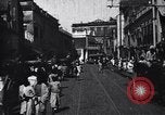 Immagine di Strada trafficata in una città India, 1953, secondo 16 filmato di repertorio 65675028598