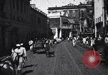Immagine di Strada trafficata in una città India, 1953, secondo 23 filmato di repertorio 65675028598