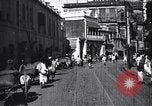 Immagine di Strada trafficata in una città India, 1953, secondo 27 filmato di repertorio 65675028598