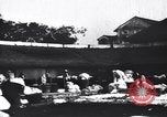Standbild Dhobis arbeiten an einer Dhobi Ghat Indien, 1953, aus Sekunde 7 historischem Filmmaterial Videoclip 65675028601