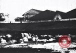 Standbild Dhobis arbeiten an einer Dhobi Ghat Indien, 1953, aus Sekunde 10 historischem Filmmaterial Videoclip 65675028601
