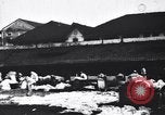 Standbild Dhobis arbeiten an einer Dhobi Ghat Indien, 1953, aus Sekunde 12 historischem Filmmaterial Videoclip 65675028601