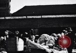 Standbild Dhobis arbeiten an einer Dhobi Ghat Indien, 1953, aus Sekunde 23 historischem Filmmaterial Videoclip 65675028601