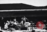 Standbild Dhobis arbeiten an einer Dhobi Ghat Indien, 1953, aus Sekunde 27 historischem Filmmaterial Videoclip 65675028601