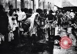 Image hommes indiens offrandes au temple de préparation Calcutta Inde, 1953, de la seconde 1 séquences d'archives historiques vidéo 65675028602