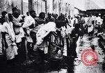 Image hommes indiens offrandes au temple de préparation Calcutta Inde, 1953, de la seconde 15 séquences d'archives historiques vidéo 65675028602