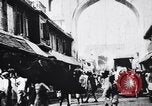 Standbild Kamele Ochsenkarren und ein Elefant bewegen in einer Straße Indien, 1953, aus Sekunde 31 historischem Filmmaterial Videoclip 65675028604