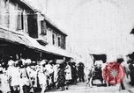 Standbild Kamele Ochsenkarren und ein Elefant bewegen in einer Straße Indien, 1953, aus Sekunde 44 historischem Filmmaterial Videoclip 65675028604