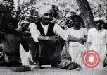 Standbild Mungo kämpfen mit einem Hooded cobra Snake Indien, 1953, aus Sekunde 23 historischem Filmmaterial Videoclip 65675028605