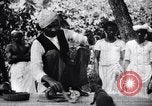 Standbild Mungo kämpfen mit einem Hooded cobra Snake Indien, 1953, aus Sekunde 35 historischem Filmmaterial Videoclip 65675028605