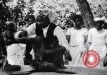 Standbild Mungo kämpfen mit einem Hooded cobra Snake Indien, 1953, aus Sekunde 38 historischem Filmmaterial Videoclip 65675028605