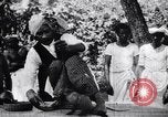 Standbild Mungo kämpfen mit einem Hooded cobra Snake Indien, 1953, aus Sekunde 39 historischem Filmmaterial Videoclip 65675028605