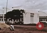 Image Les civils indiens reçoivent l'enseignement de contrôle des naissances l'Inde, 1965, de la seconde 6 séquences d'archives historiques vidéo 65675028642