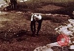 Image Les civils indiens reçoivent l'enseignement de contrôle des naissances l'Inde, 1965, de la seconde 8 séquences d'archives historiques vidéo 65675028642