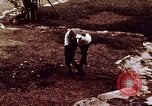 Image Les civils indiens reçoivent l'enseignement de contrôle des naissances l'Inde, 1965, de la seconde 9 séquences d'archives historiques vidéo 65675028642