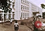 Image Les civils indiens reçoivent l'enseignement de contrôle des naissances l'Inde, 1965, de la seconde 12 séquences d'archives historiques vidéo 65675028642