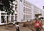 Image Les civils indiens reçoivent l'enseignement de contrôle des naissances l'Inde, 1965, de la seconde 13 séquences d'archives historiques vidéo 65675028642