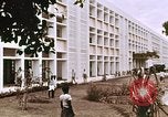 Image Les civils indiens reçoivent l'enseignement de contrôle des naissances l'Inde, 1965, de la seconde 14 séquences d'archives historiques vidéo 65675028642