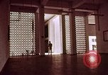 Image Les civils indiens reçoivent l'enseignement de contrôle des naissances l'Inde, 1965, de la seconde 15 séquences d'archives historiques vidéo 65675028642