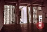 Image Les civils indiens reçoivent l'enseignement de contrôle des naissances l'Inde, 1965, de la seconde 16 séquences d'archives historiques vidéo 65675028642