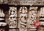 Image Les civils indiens reçoivent l'enseignement de contrôle des naissances l'Inde, 1965, de la seconde 25 séquences d'archives historiques vidéo 65675028642