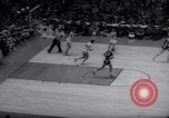 Image match de basket Louisville Kentucky USA, 1958, de la seconde 58 séquences d'archives historiques vidéo 65675028661