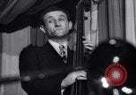 Standbild Jazz Musik bei Eddie Condon's Night Club New York City USA, 1946, aus Sekunde 9 historischem Filmmaterial Videoclip 65675028665