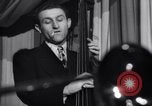 Standbild Jazz Musik bei Eddie Condon's Night Club New York City USA, 1946, aus Sekunde 12 historischem Filmmaterial Videoclip 65675028665