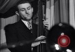 Standbild Jazz Musik bei Eddie Condon's Night Club New York City USA, 1946, aus Sekunde 13 historischem Filmmaterial Videoclip 65675028665