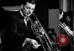 Standbild Jazz Musik bei Eddie Condon's Night Club New York City USA, 1946, aus Sekunde 59 historischem Filmmaterial Videoclip 65675028665