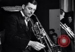 Standbild Jazz Musik bei Eddie Condon's Night Club New York City USA, 1946, aus Sekunde 61 historischem Filmmaterial Videoclip 65675028665