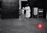 Immagine di Crippled bambino con un infermiere United States USA, 1920, secondo 8 filmato di repertorio 65675028690