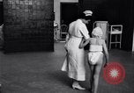Immagine di Crippled bambino con un infermiere United States USA, 1920, secondo 20 filmato di repertorio 65675028690